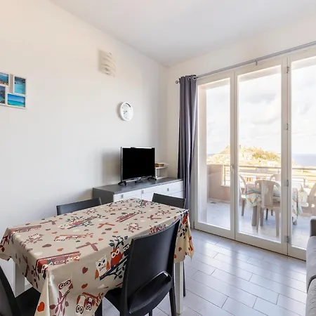 Apartament With Sea And Castle View